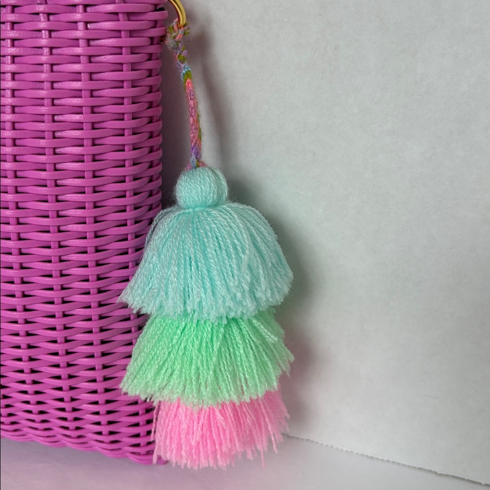 Squeeze De Citron Vibrant Pink Woven Clutch with Tassel - Picture 3 of 7